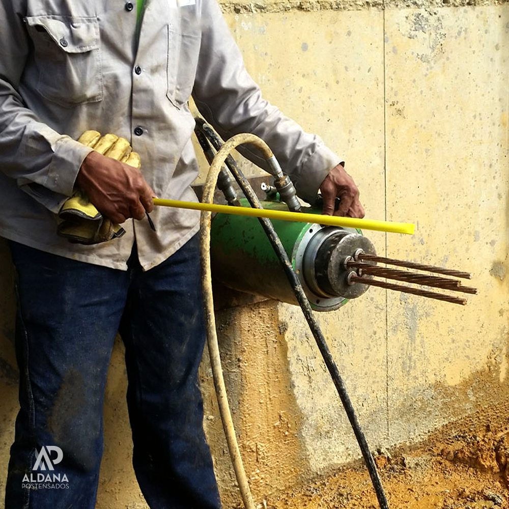 tensionamiento de anclajes de tierra aldana postensados colombia2